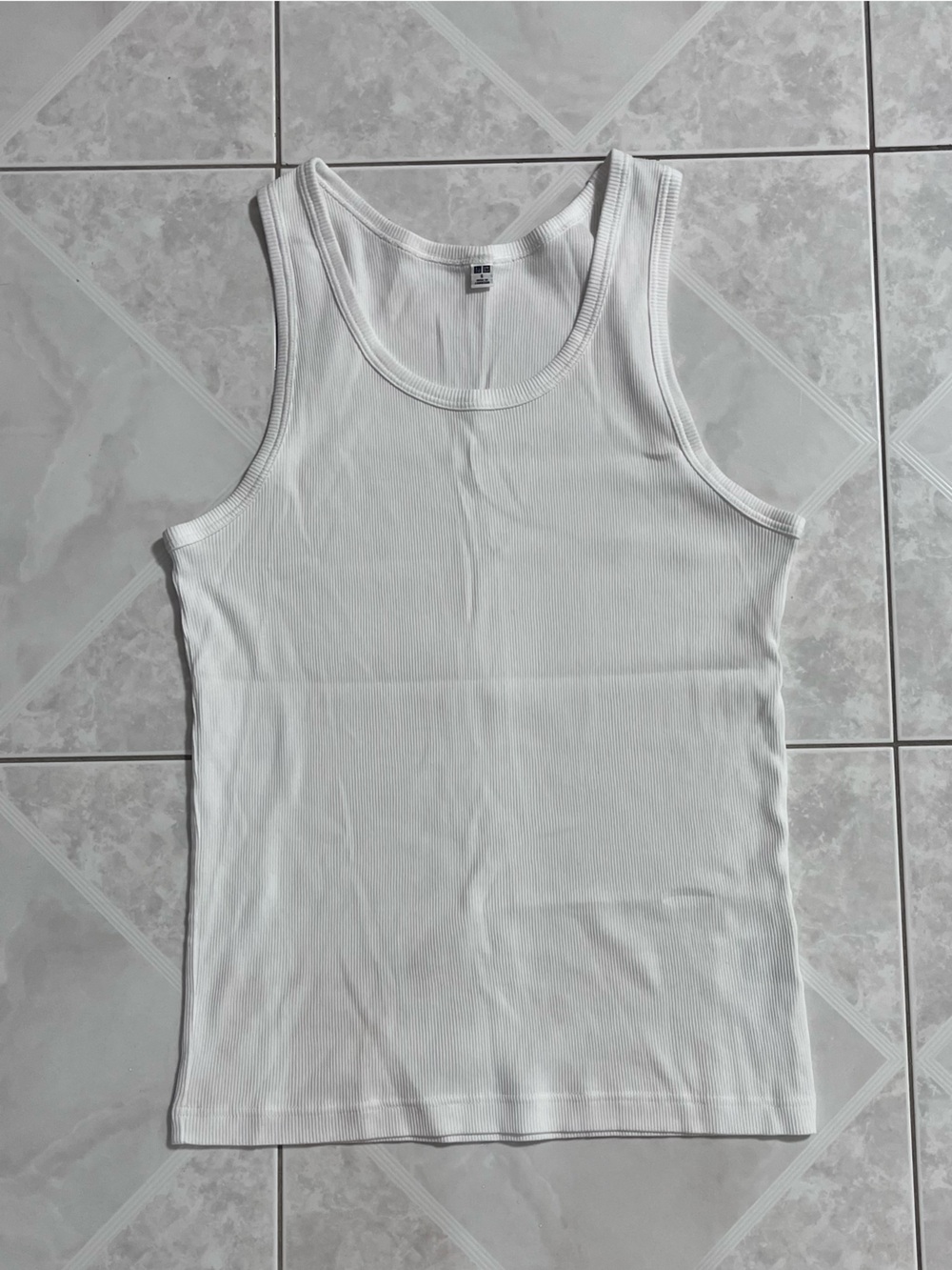 UNIQLO Ribbed Tank Top - Picture 2 of 3